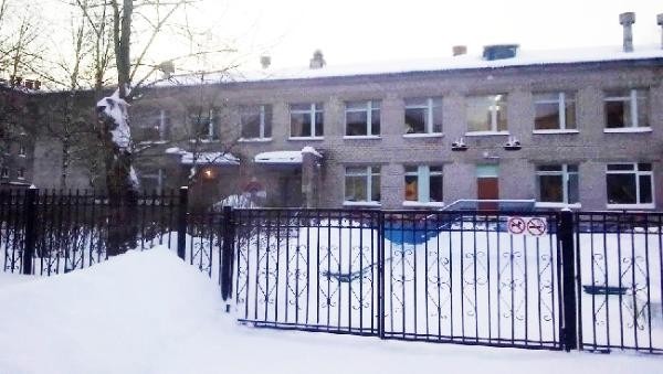 В Новодвинске мужчина несколько раз проникал в детские сады: его ищет полиция