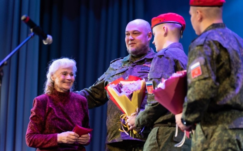 В Архангельской области найденную медаль воина-красноармейца передали его семье
