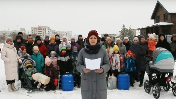 Нет воды и дорог: многодетные семьи из Северодвинска обратились к Владимиру Путину
