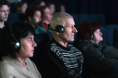 На международном фестивале «Arctic open» представят фильмы с тифлокомментированием и сурдопереводом.