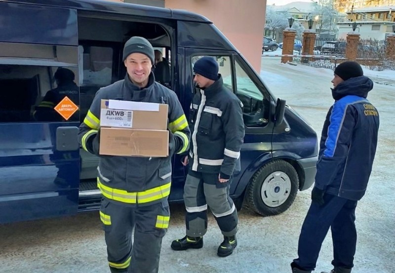 Пожарные и спасатели Поморья передали гуманитарную помощь для земляков – участников СВО
