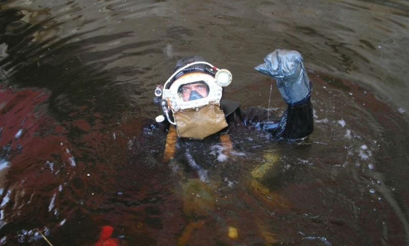 Водолаза из Северодвинска наградят в Москве за работу на большой глубине Водолаза из Северодвинска наградят в Москве за работу на большой глубине