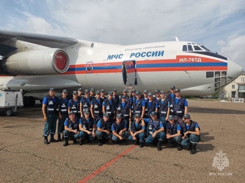 МЧС России поздравляет своих сотрудников с Днем героев Отечества