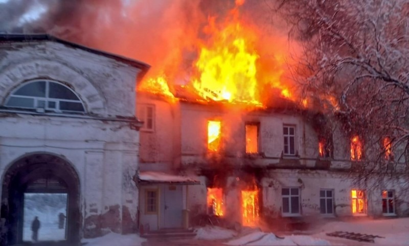 В Каргопольском округе произошёл пожар в Никольской церкви Ошевенского монастыря