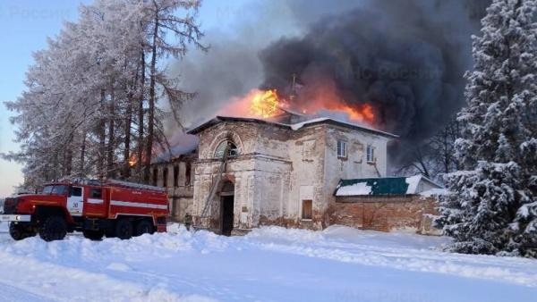 В Поморье практически полностью сгорел мужской монастырь XIX столетия