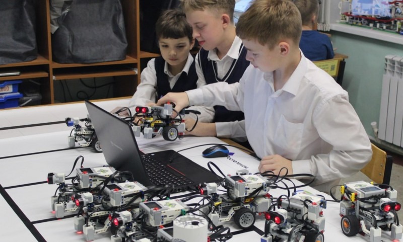 «Ростелеком» в Архангельске поддержал детские соревнования по робототехнике