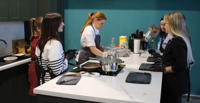 Социальный контракт помог жительнице Вельского района открыть кулинарную студию