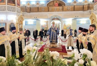Митрополит Корнилий 17 февраля совершил всенощное бдение в Михаило-Архангельском кафедральном соборе 