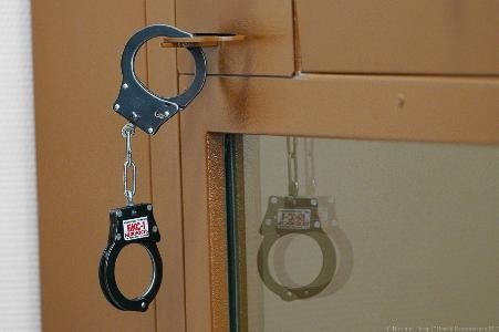 Житель Коноши получил 10 лет колонии за попытку убийства жены и нападение на сотрудника полиции