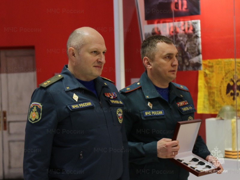 Александр Куренков передал пожарно-спасательным подразделениям Тульской области новую спецтехнику