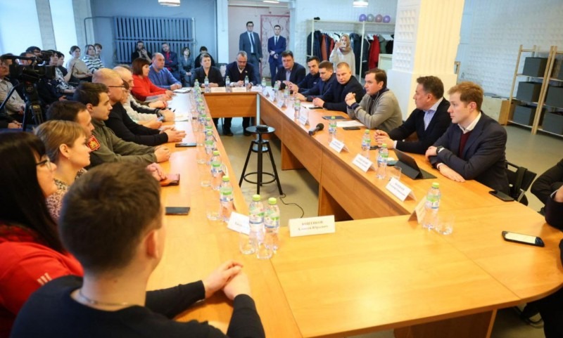 Губернатор Архангельской области провел встречу с активистами Мезени