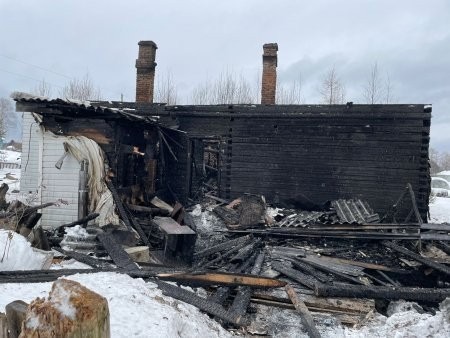 В Плесецком округе пьяный неадекват спалил дом вместе с женщиной