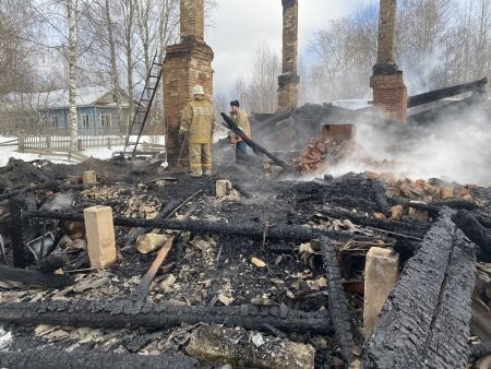 Пожар от сухой травы унес жизнь котласской пенсионерки