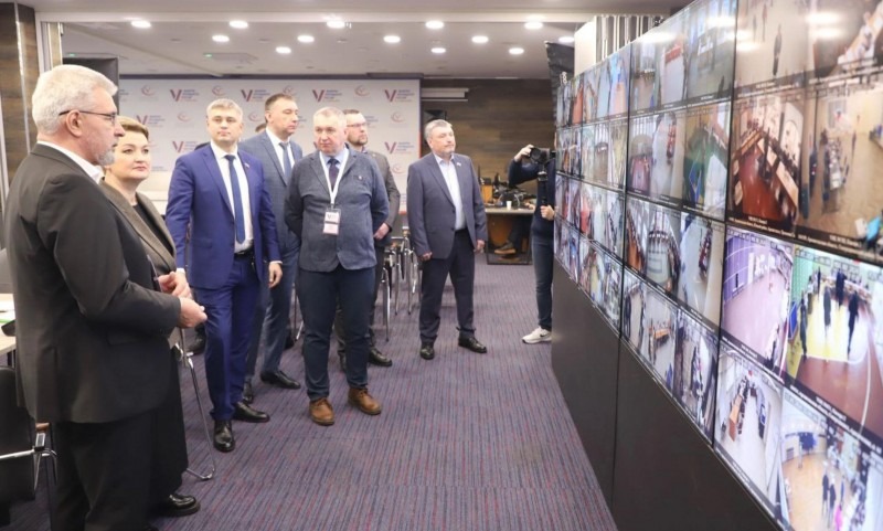 Представители политических партий посетили центр общественного наблюдения за выборами в Архангельске