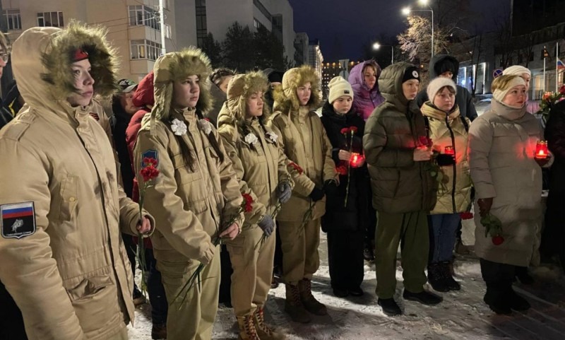 Молодежь Архангельска почтила память жертв теракта в Подмосковье 