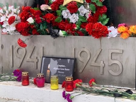 Единороссы Поморья почтили память жертв теракта в "Крокус Сити Холле"