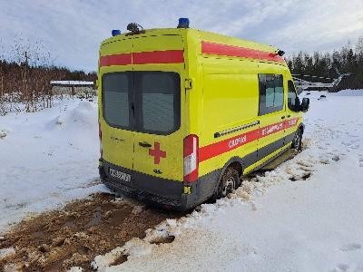В Березнике при транспортировке тяжелобольных в областную больницу застрял реанимобиль