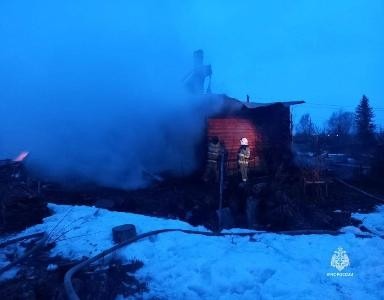 Два человека погибли в пожаре в Красноборском районе