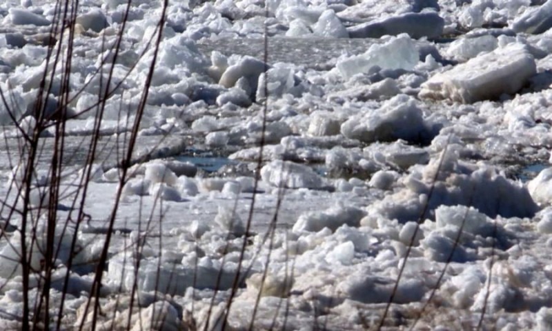 В Красноборском округе на участке затора наблюдается движение льда