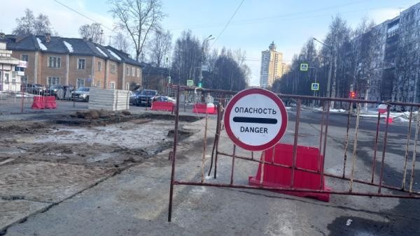 В центре Архангельска продлили перекрытие аварийного проспекта