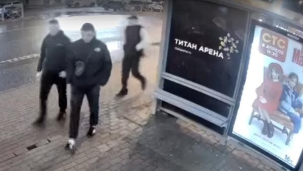 Блуждающие по центру Архангельска вандалы попали на камеру