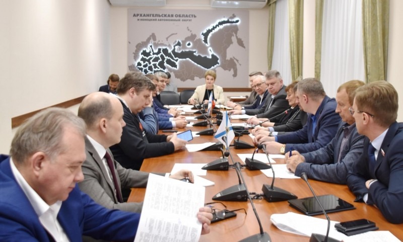 Важные вопросы апрельской сессии облсобрания обсудили в Архангельске