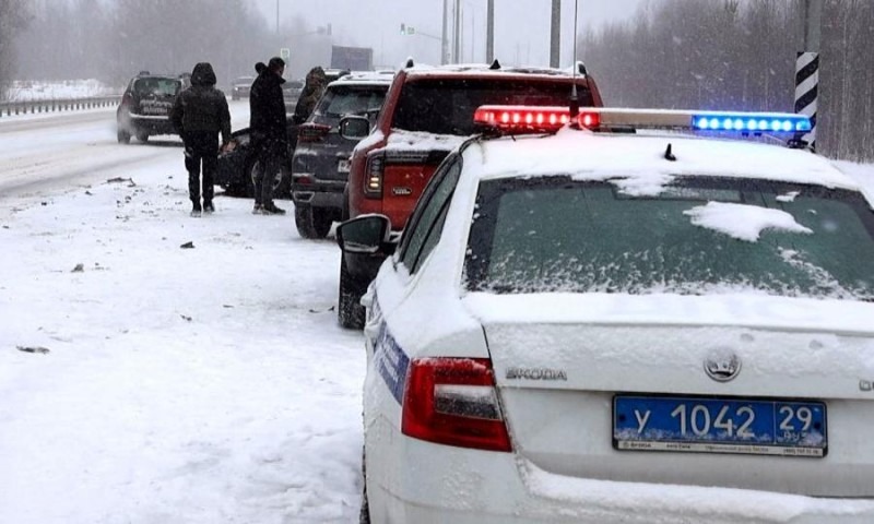 Сразу семь автомобилей столкнулись сегодня днём на Окружном шоссе в Архангельске