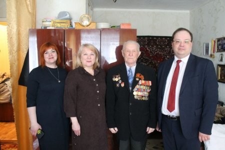 Однопартийцы поздравили старейшего единоросса Архангельской области