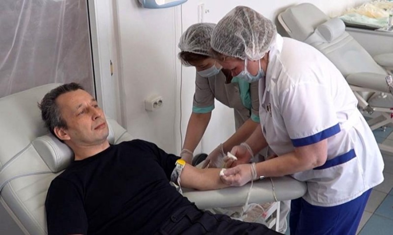 Бойцы Росгвардии на десять литров пополнили банк крови Архангельской станции переливания