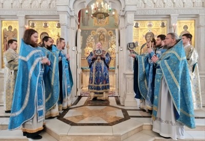 Митрополит Корнилий совершил Божественную литургию в праздник Похвалы Божией Матери