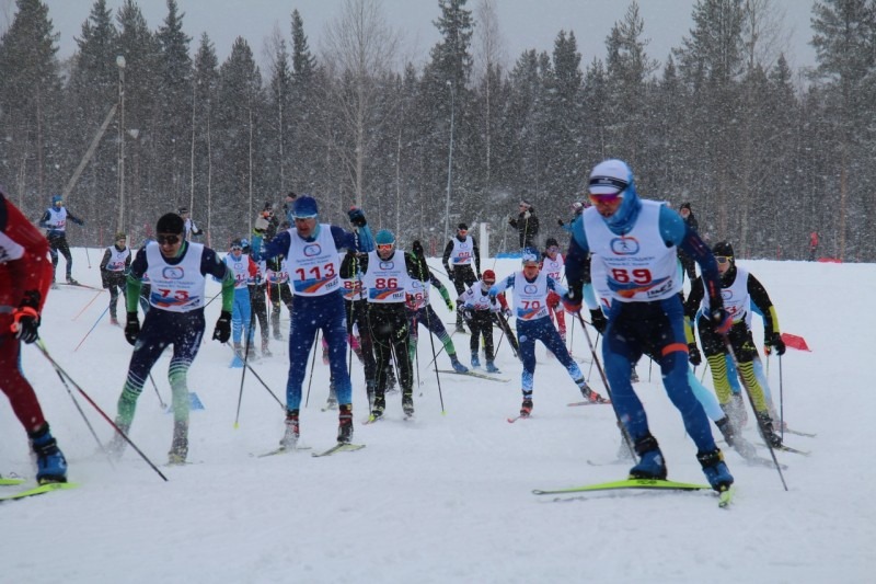 В Архангельске, несмотря на сильный снегопад, официально закрыли лыжный сезон