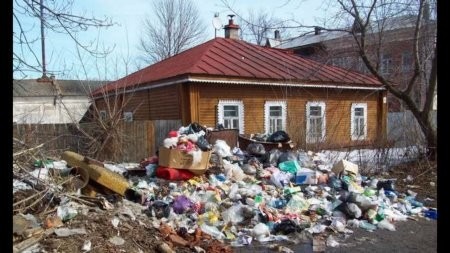 Деревню Забелье в Котласском районе тошнит от мусора