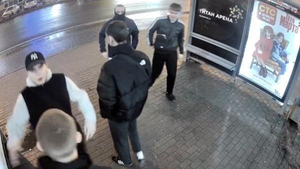Полицейские вышли на след юных вандалов, портящих остановки в Архангельске