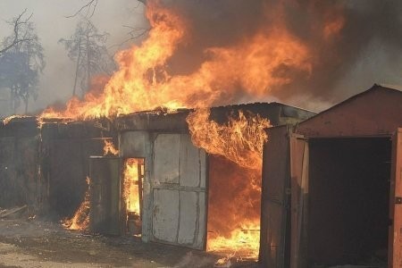 В Шенкурском районе лиходей спалил гараж соседа
