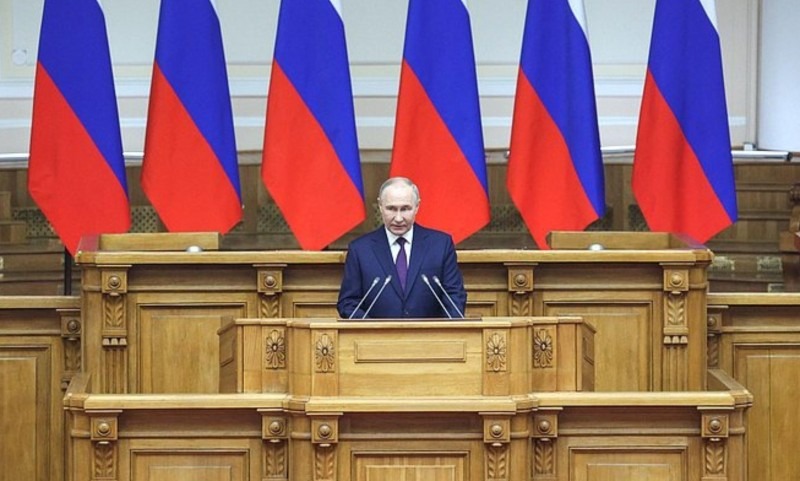 Владимир Путин поздравил россиян с Днем российского парламентаризма