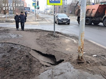 В центре Архангельска появился свой Провал