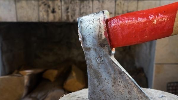Архангелогородец прилюдно устроил кровавые разборки с топором в разгар праздников