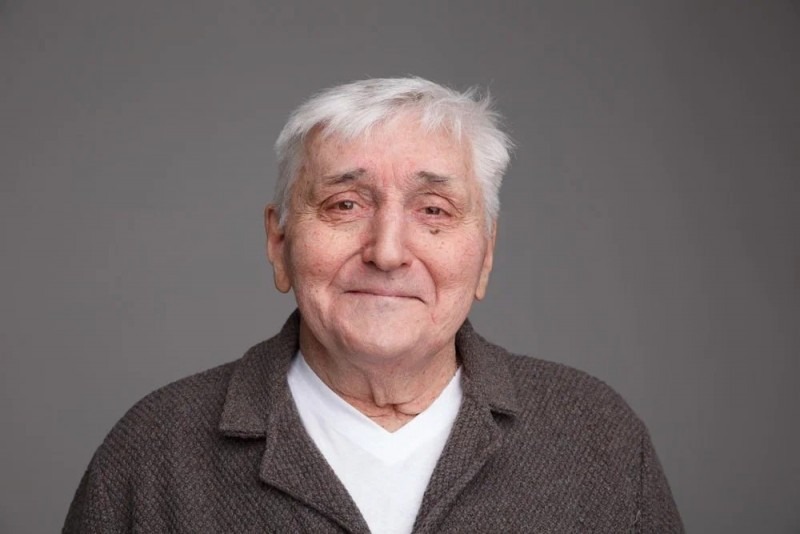 «Я ловлю кайф, когда людям хорошо»: отцу-основателю Архангельского молодежного театра исполнилось 85 лет