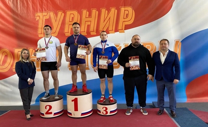 Спортсмены Поморья завоевали шесть медалей всероссийского турнира по пауэрлифтингу «Огни Москвы»