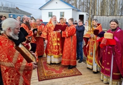 Митрополит Корнилий 8 мая совершил Литургию в холмогорской Кехте и освятил памятник преподобному Антонию Сийскому