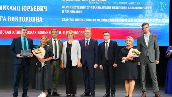 Лучших медицинских работников наградили в правительстве Архангельской области