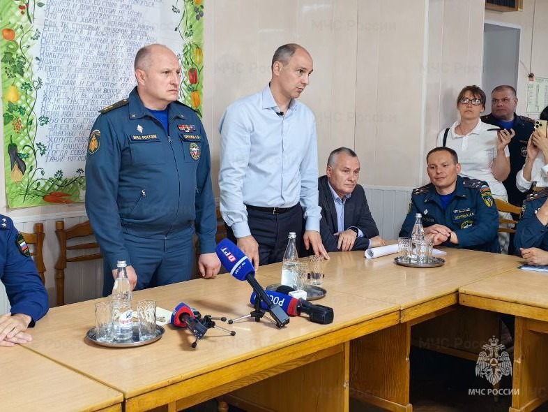 Глава МЧС России посетил пункт длительного проживания в Орске