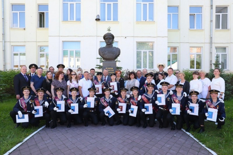 В доброе плавание: в школах Архангельской области проходят выпускные торжества