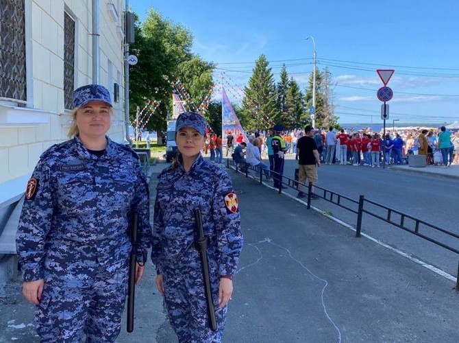 Сотрудники и военнослужащие региональной Росгвардии обеспечили охрану общественного порядка в день города Архангельска