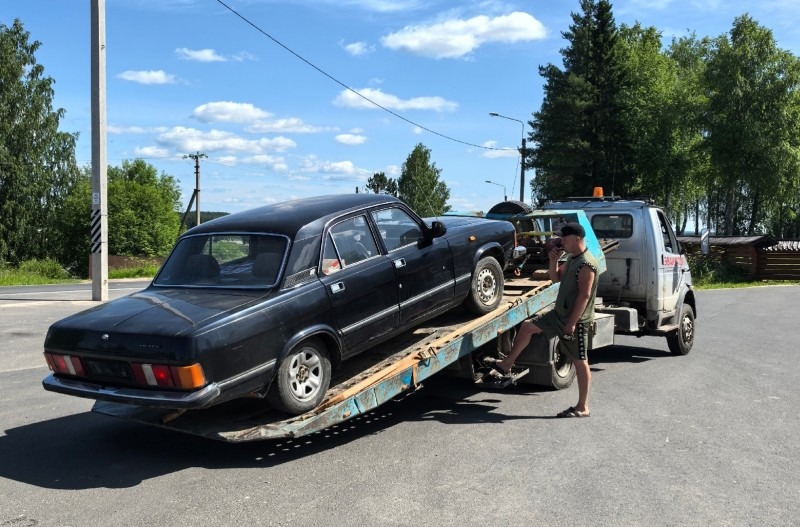 Из Устьянского округа участникам СВО переданы два автомобиля и партия гуманитарной помощи