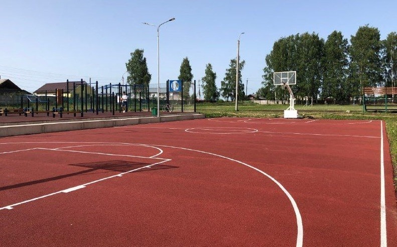 В Вельске завершена модернизация баскетбольной площадки 