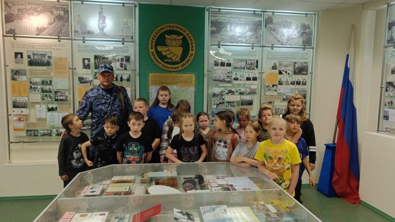 Школьники посетили архангельский музей вневедомственной охраны Росгвардии