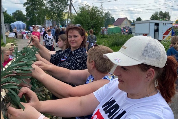 Жители Коноши оказывают активную поддержку участникам спецоперации