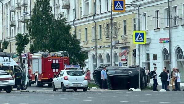 Жесткое ДТП с «перевертышем» произошло в центре Северодвинска: есть видеозапись