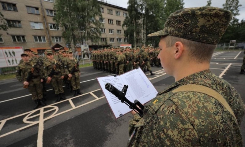 В военно-учебном центре САФУ присягу приняли 100 выпускников